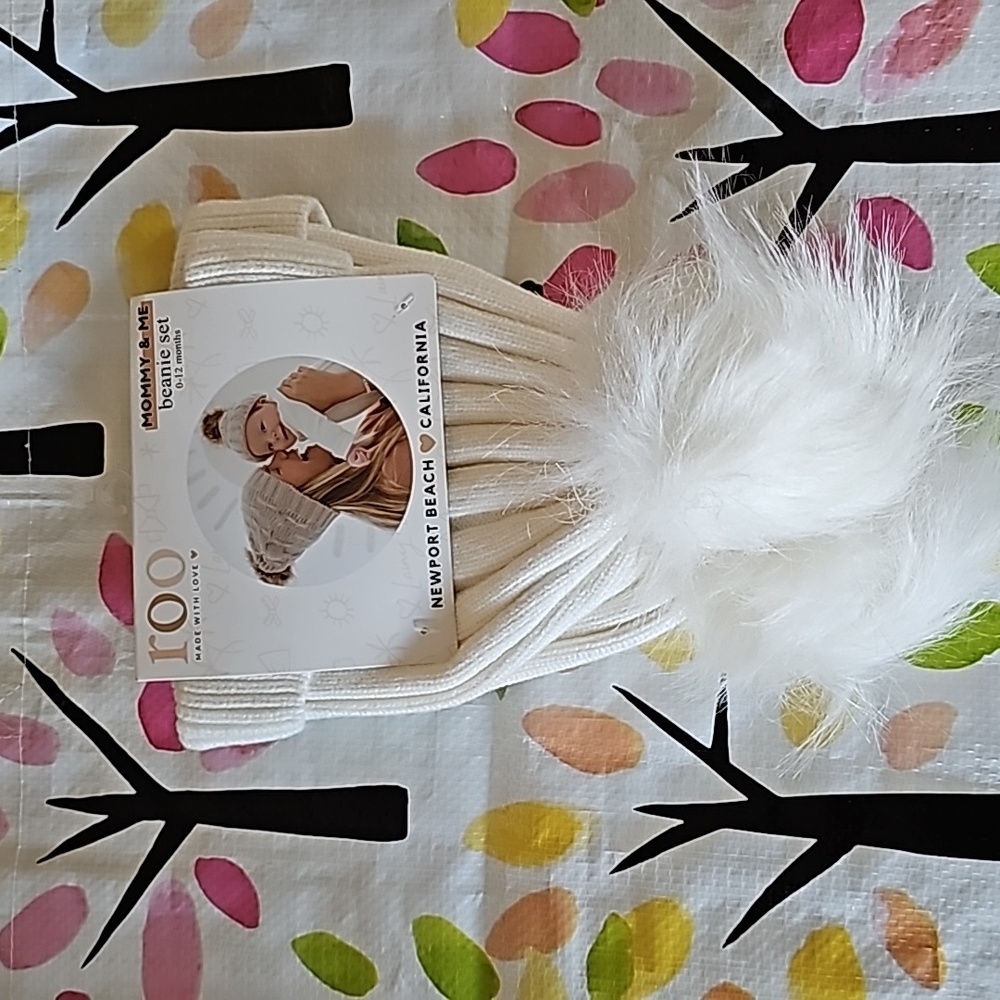 NWT MOMMY & ME Beannie Set